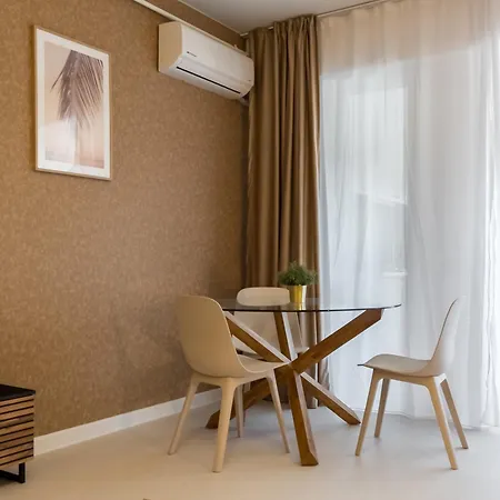 아파트 Spacious 606