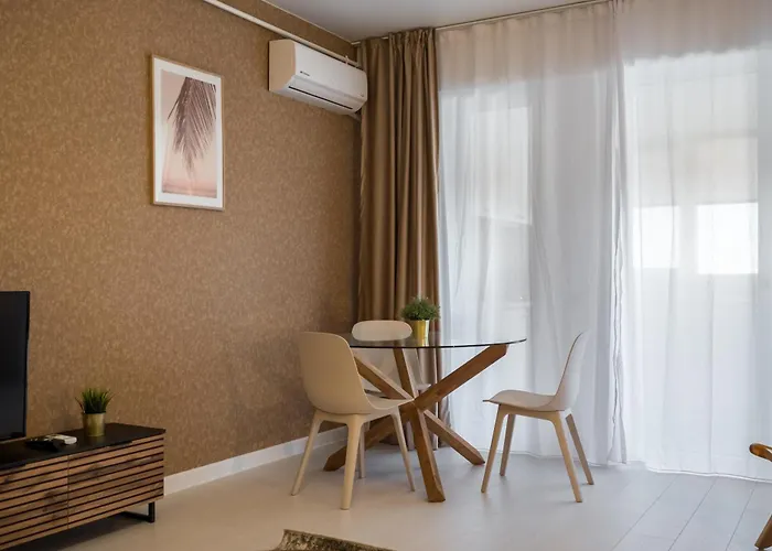 Spacious 606 شقة *