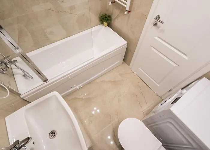 Spacious 606 *