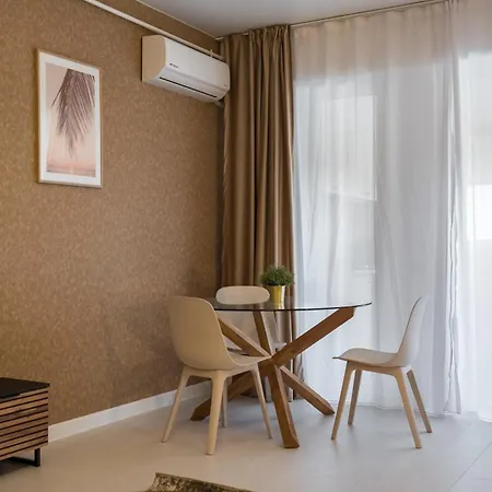 Spacious 606 Apartament *