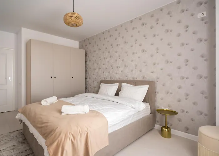 Spacious 606 Apartament *